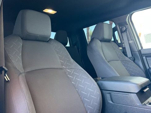 Certified 2025 Toyota Tacoma SR5 AWD/4WD image 20
