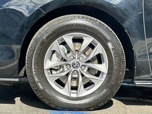 Used 2023 Toyota Sienna LE image 27