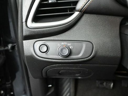 Used 2019 Chevrolet Trax LT w/ LT Convenience Package image 27