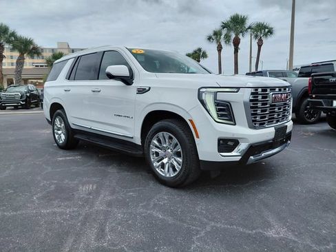 Used 2025 GMC Yukon Denali AWD/4WD image 3