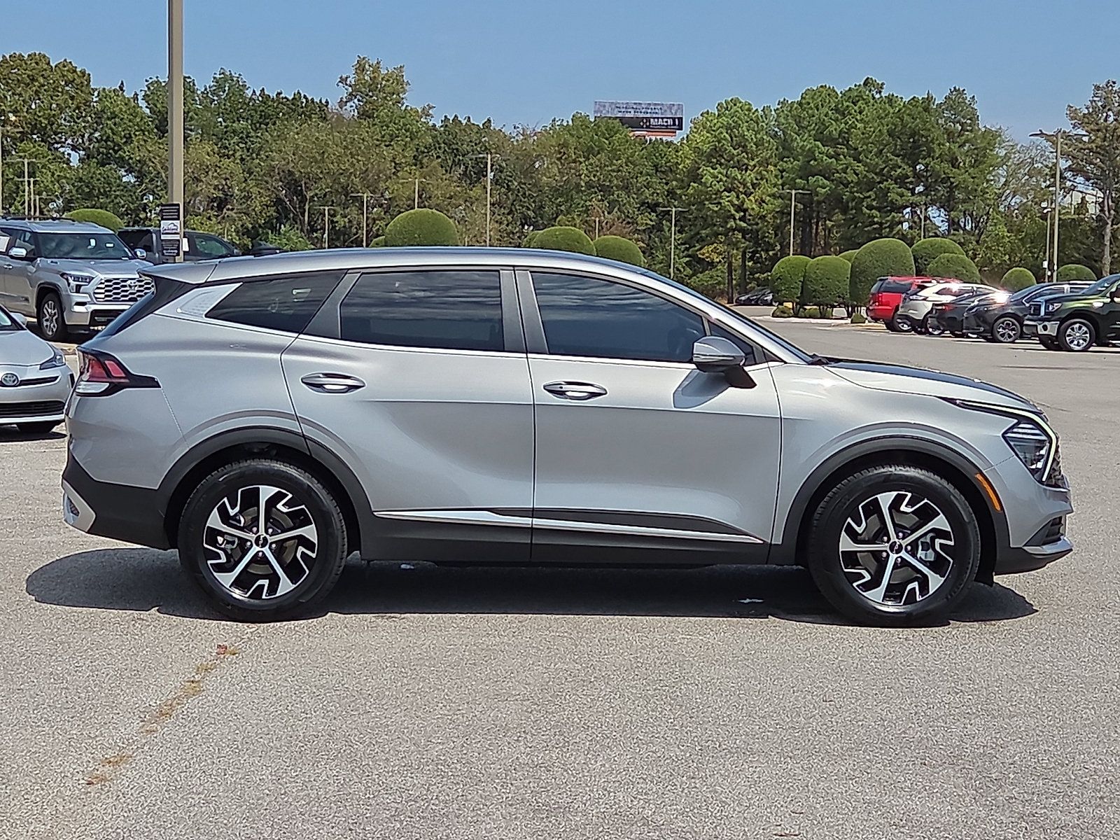 Used 2024 Kia Sportage EX FWD image 6
