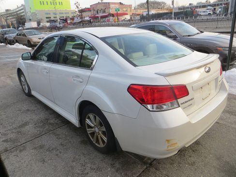 Used 2011 Subaru Legacy 2.5i Premium image 28
