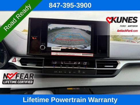 Used 2025 Toyota Sienna LE image 44