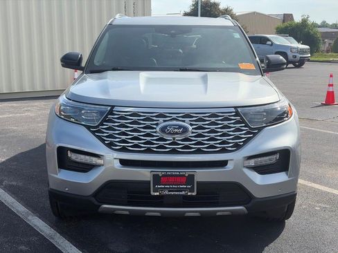Used 2022 Ford Explorer Platinum w/ Equipment Group 601A AWD/4WD image 2