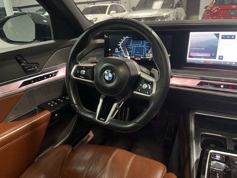 Used 2023 BMW 760i xDrive AWD/4WD image 18