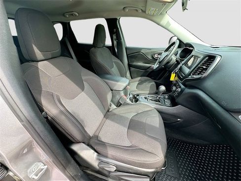 Used 2019 Jeep Cherokee Latitude w/ Cold Weather Group image 25