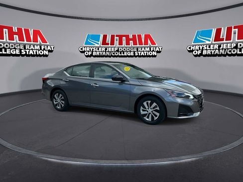 Used 2024 Nissan Altima 2.5 S FWD image 9