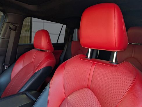 Used 2023 Toyota Highlander XSE image 9