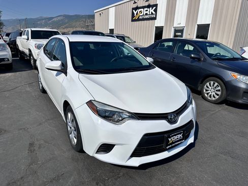 Used 2015 Toyota Corolla LE FWD image 1