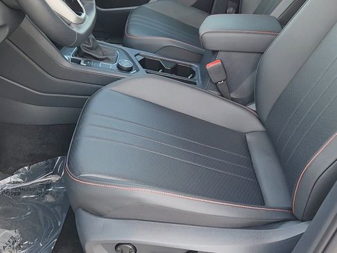 Used 2024 Volkswagen Tiguan Wolfsburg Edition image 31