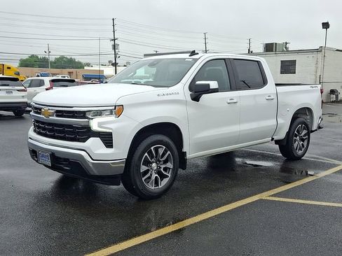 Used 2024 Chevrolet Silverado 1500 LT AWD/4WD image 3
