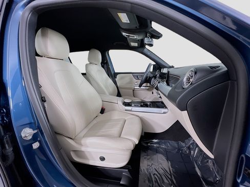 Used 2023 Mercedes-Benz GLB 250 w/ Premium Package image 28