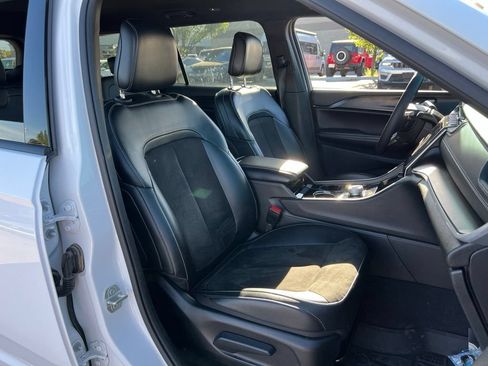 Used 2023 Jeep Grand Cherokee L Laredo AWD/4WD image 19