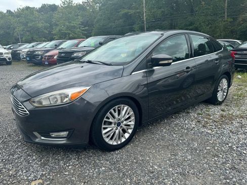 Used 2017 Ford Focus Titanium image 4