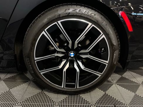 Used 2025 BMW 740i RWD image 12