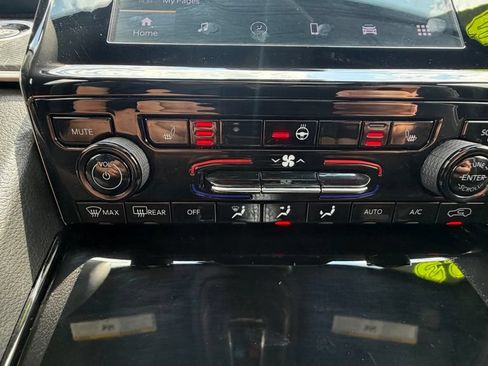 Certified 2023 Jeep Grand Cherokee L Laredo AWD/4WD image 37