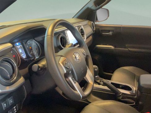 Used 2022 Toyota Tacoma Limited AWD/4WD image 23