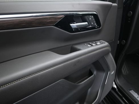 New 2026 Chevrolet Suburban Premier RWD image 11