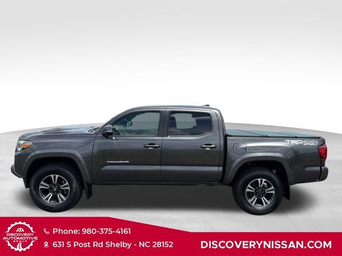 Used 2018 Toyota Tacoma TRD Sport w/ Technology Package AWD/4WD image 9