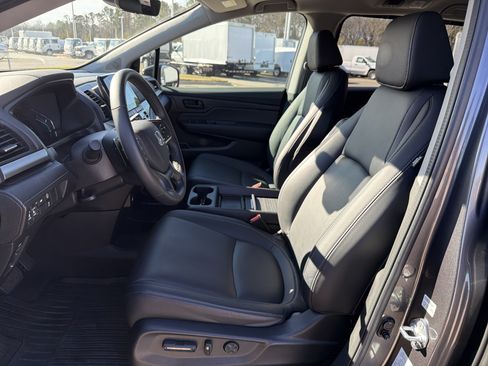 Used 2023 Honda Odyssey EX-L image 16