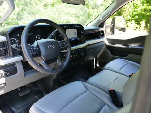 Used 2023 Ford F350 XL w/ XL Chrome Package AWD/4WD image 2