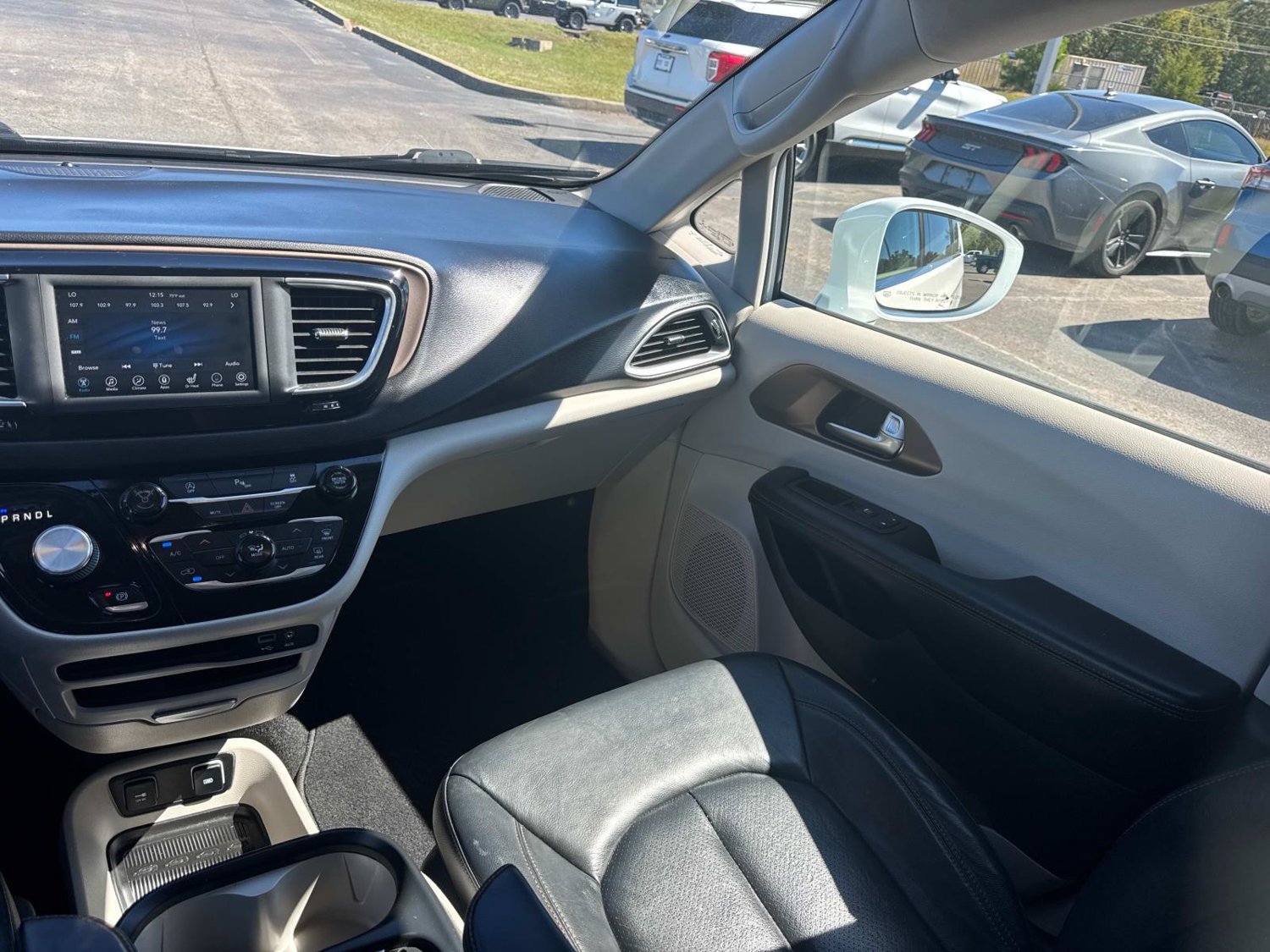 Used 2019 Chrysler Pacifica Touring-L FWD image 25
