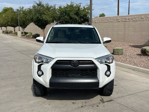 Used 2020 Toyota 4Runner SR5 AWD/4WD image 4