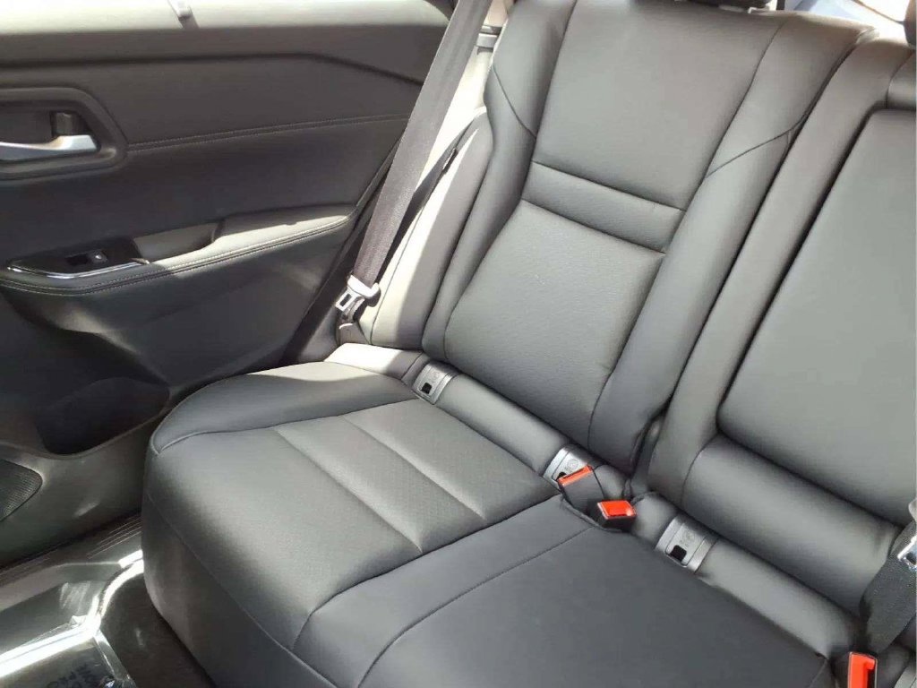 Used 2024 Nissan Rogue SV w/ SV Premium Package FWD image 16