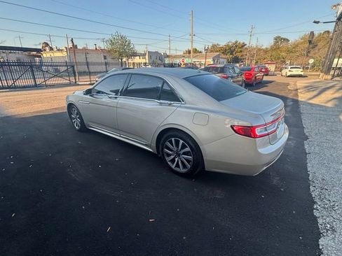 Used 2017 Lincoln Continental Premiere image 3