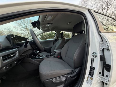 Used 2025 Kia K4 LXS image 25