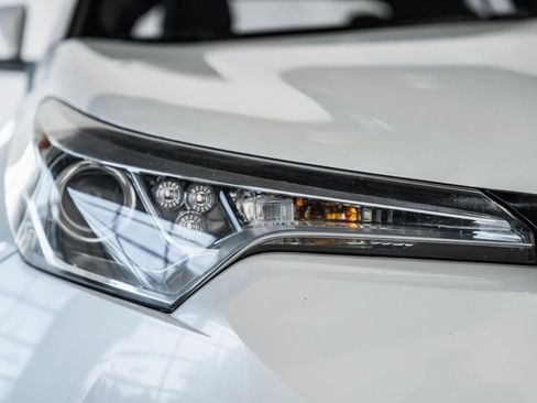 Used 2018 Toyota C-HR XLE image 10