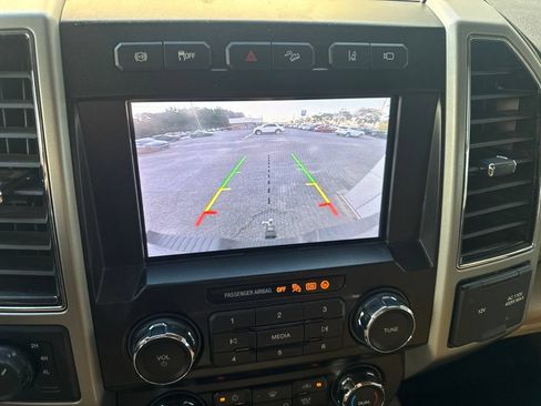 Used 2020 Ford F250 Lariat w/ Lariat Value Package AWD/4WD image 16