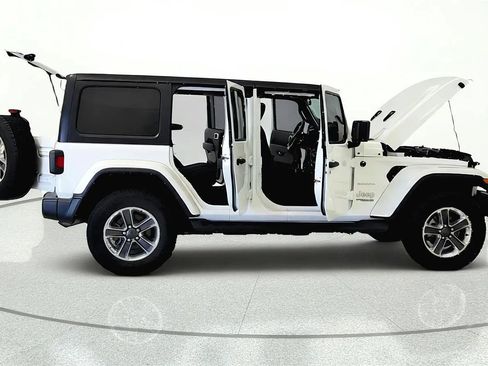 Used 2022 Jeep Wrangler Unlimited Sahara w/ Cold Weather Group AWD/4WD image 12