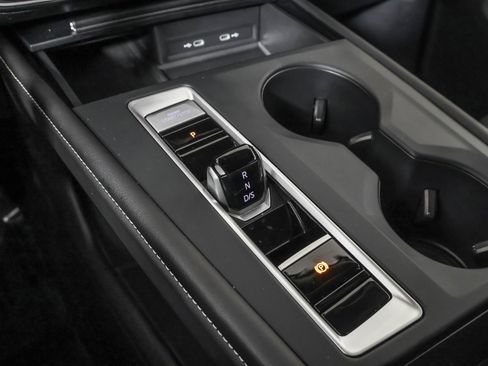 Used 2024 Volkswagen Atlas SE image 33