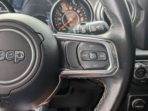 Used 2019 Jeep Wrangler Unlimited Sahara AWD/4WD image 20
