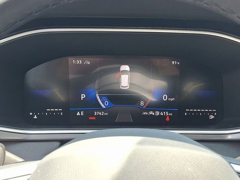 Certified 2025 Volkswagen Taos SE image 25