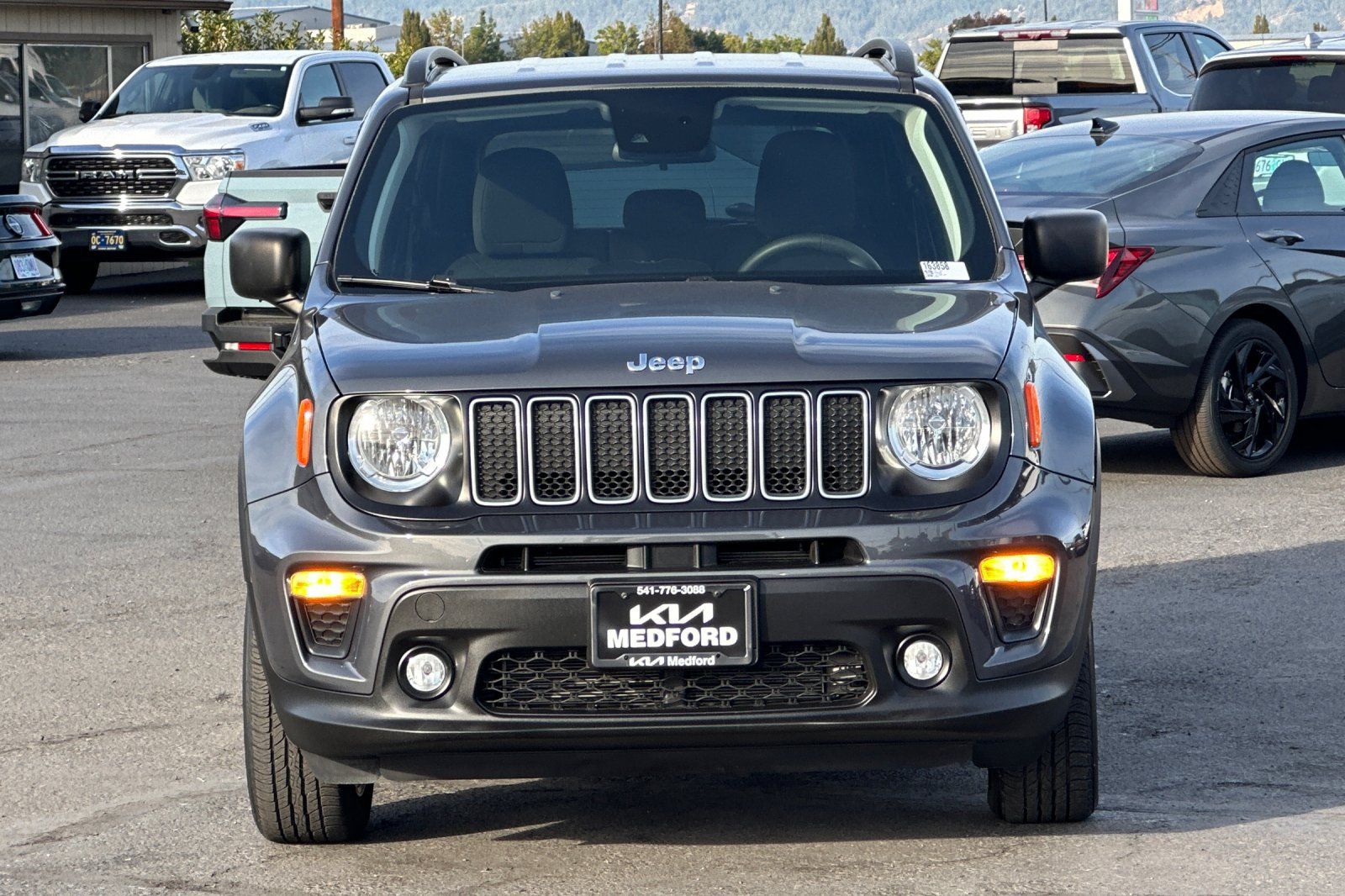 Used 2022 Jeep Renegade Latitude AWD/4WD image 10