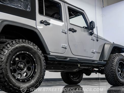 Used 2015 Jeep Wrangler Unlimited Rubicon w/ Connectivity Group image 30