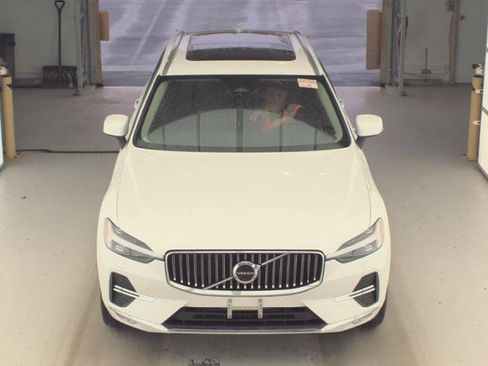 Used 2023 Volvo XC60 B5 Plus w/ Climate Package AWD/4WD image 2