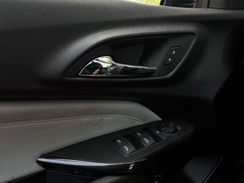 Used 2025 Chevrolet Trax LT w/ LT Convenience Package FWD image 19