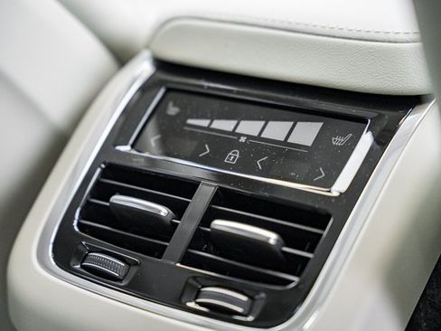 New 2026 Volvo XC60 B5 Ultra w/ Protection Package Premier image 32