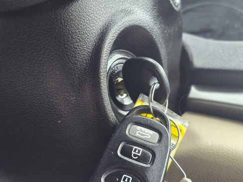 Used 2017 Hyundai Elantra SE image 35