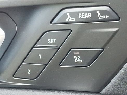 Used 2021 BMW X7 xDrive40i w/ M Sport Package AWD/4WD image 28