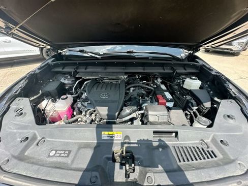 Used 2023 Toyota Highlander LE AWD/4WD image 33