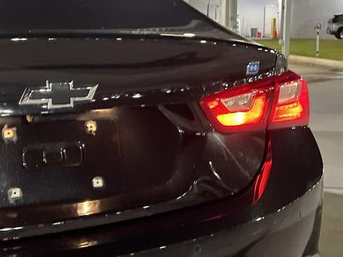 Used 2018 Chevrolet Malibu Hybrid w/ Driver Confidence Package image 5