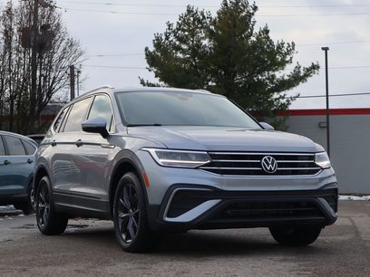 Used 2022 Volkswagen Tiguan SE w/ Panoramic Sunroof Package