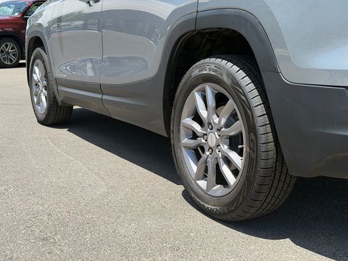 Used 2024 GMC Terrain SLT AWD/4WD image 7