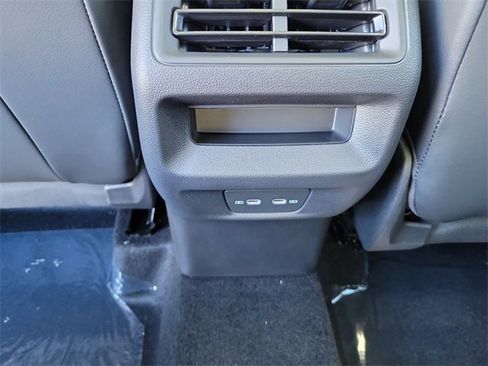 New 2026 Volkswagen Tiguan SE image 13