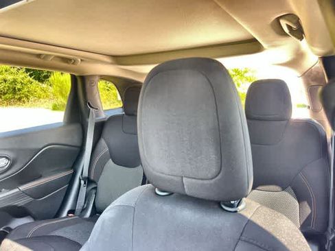 Used 2016 Jeep Cherokee 75th Anniversary FWD image 25
