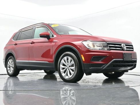Used 2018 Volkswagen Tiguan SE w/ Panoramic Sunroof Package image 44